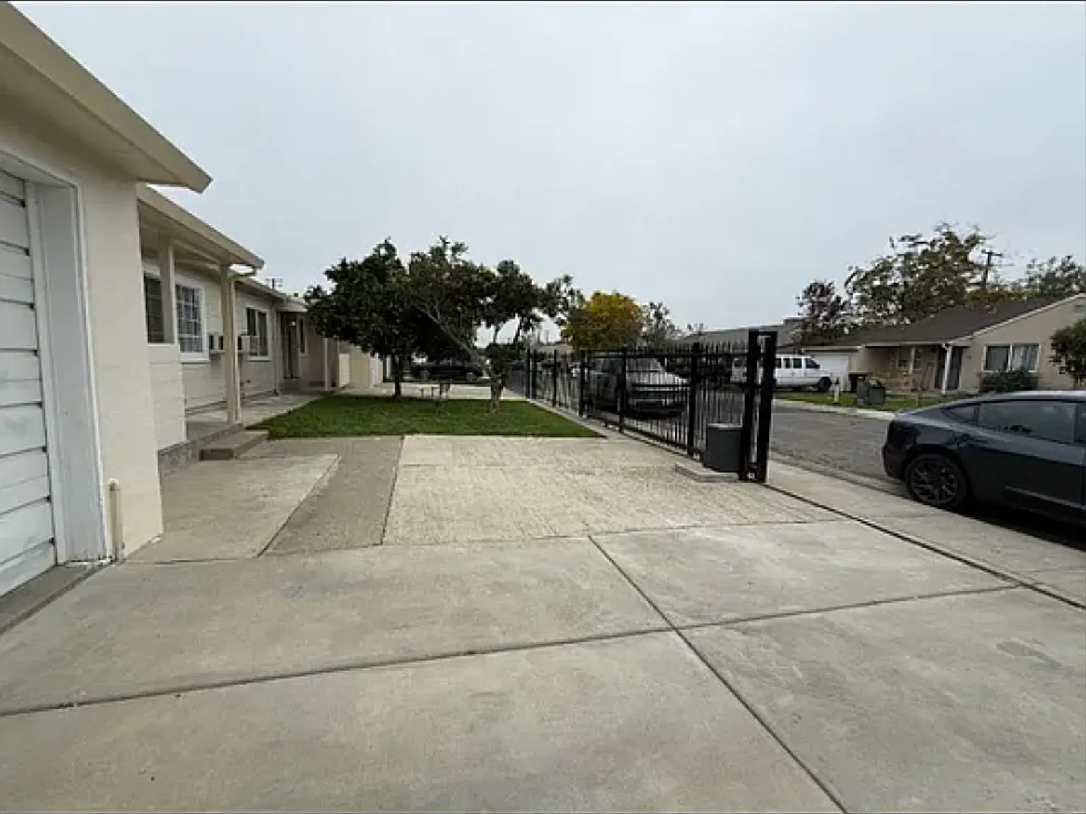 2 bed, 705 sqft, $1,899 — Photo 2