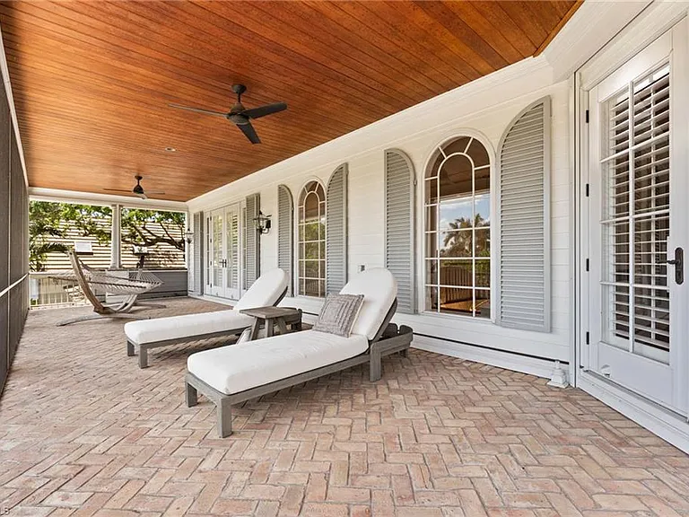 2325 Lantern Ln — Photo 40