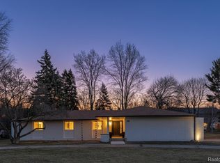 1661 Winthrop Rd, Bloomfield Hills, MI 48302