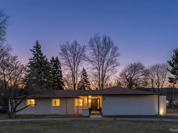 1661 Winthrop Rd, Bloomfield Hills, MI 48302