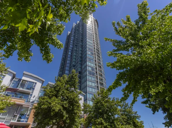 1033 Marinaside Cres #2505, Vancouver, BC V6Z 3A3