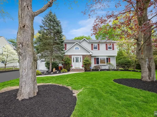 16 Leoson Pkwy, Old Tappan, NJ 07675