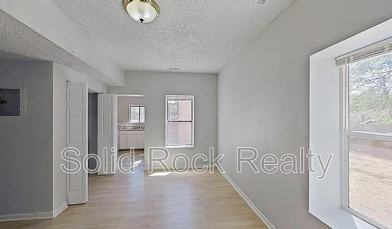 714 E 3rd St #2 — Photo 3