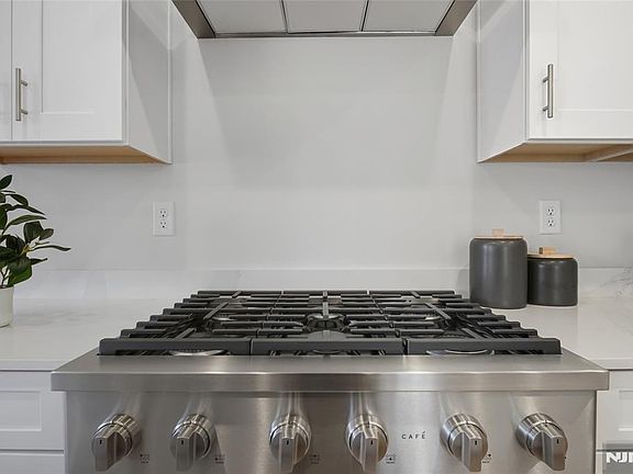 5th image of 12 Belmont Pl