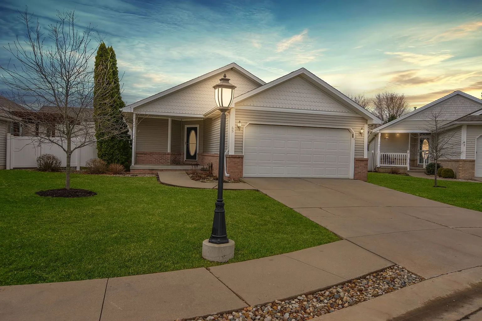 45 Astoria Way photo 1