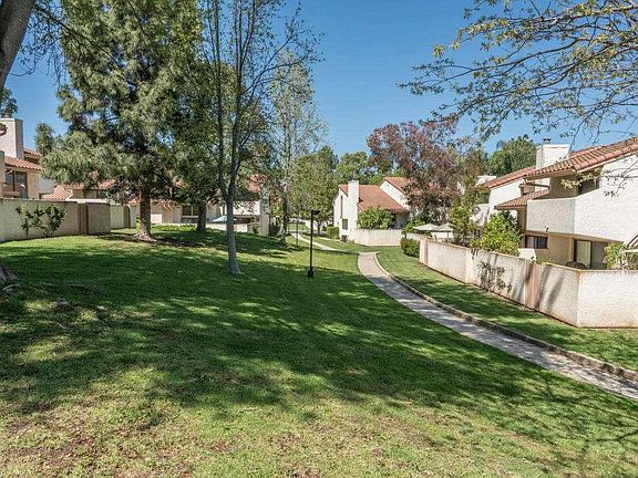 3rd image of 226 Mariposa Dr