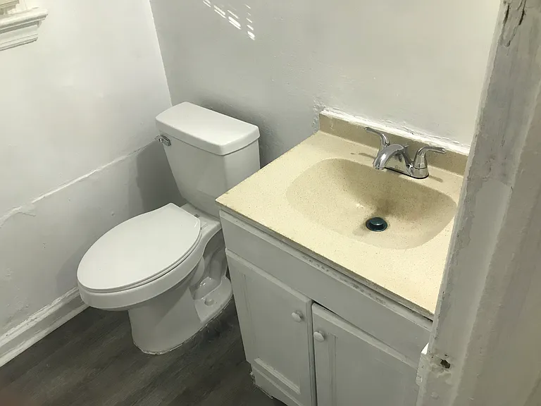 604 E Highland Ave — Photo 14