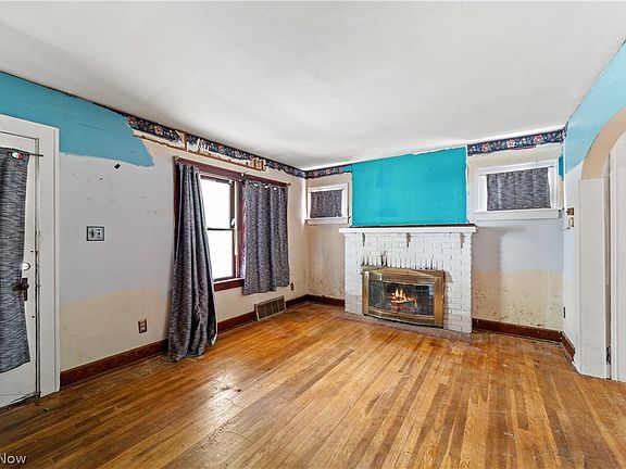 4th image of 3576 W 135th St