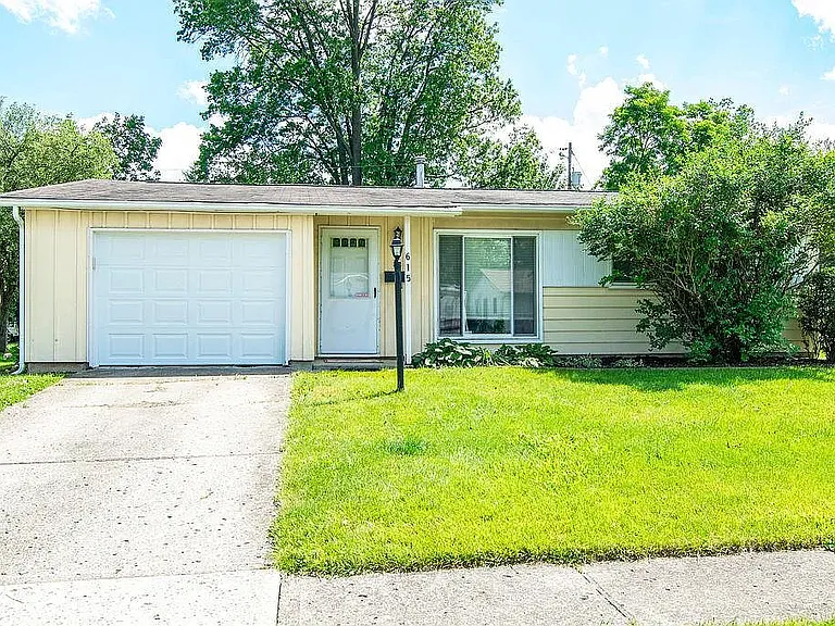 615 Palace Ln — Photo 1
