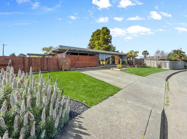 1988 Forest Lake Dr, Eureka, CA 95501