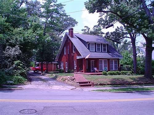 225 Woodburn Rd