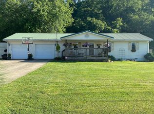 520 6th St, New Haven, WV 25265