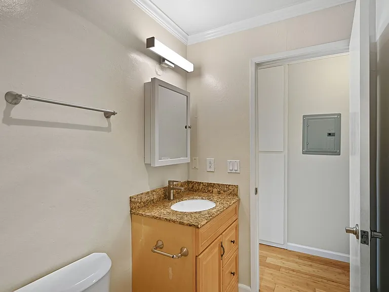 100 Devon Avenue — Photo 37