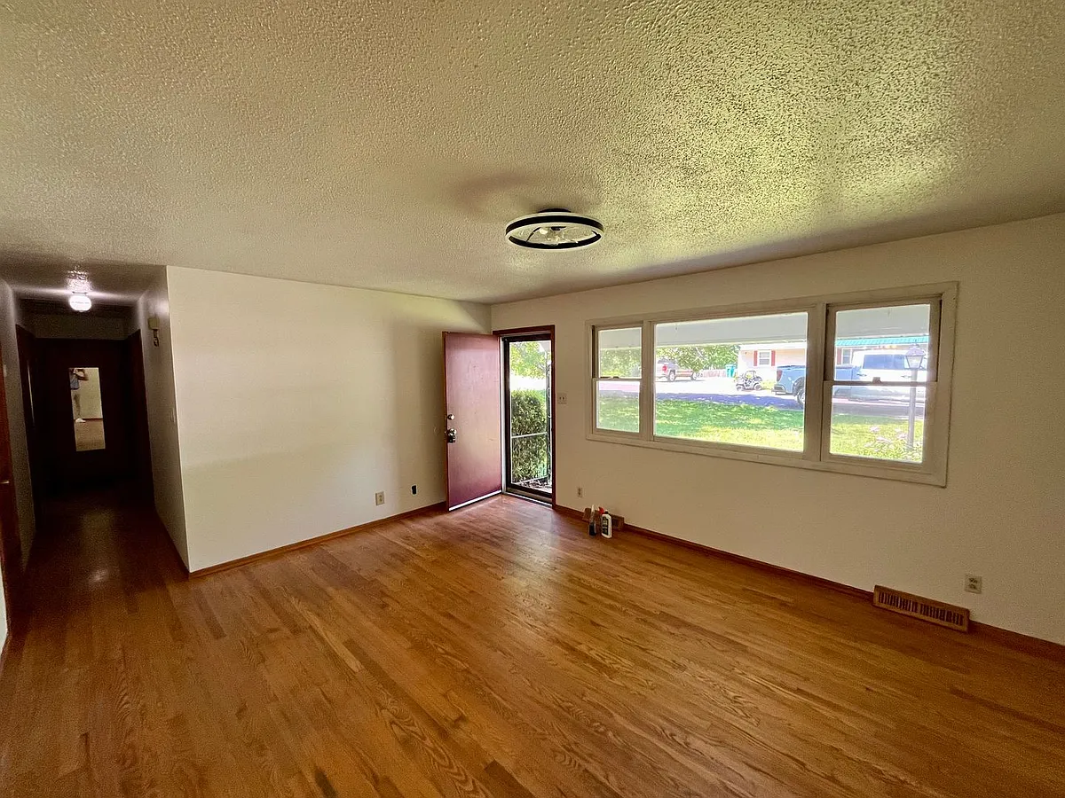Building Photo - 340 Hillcrest Dr