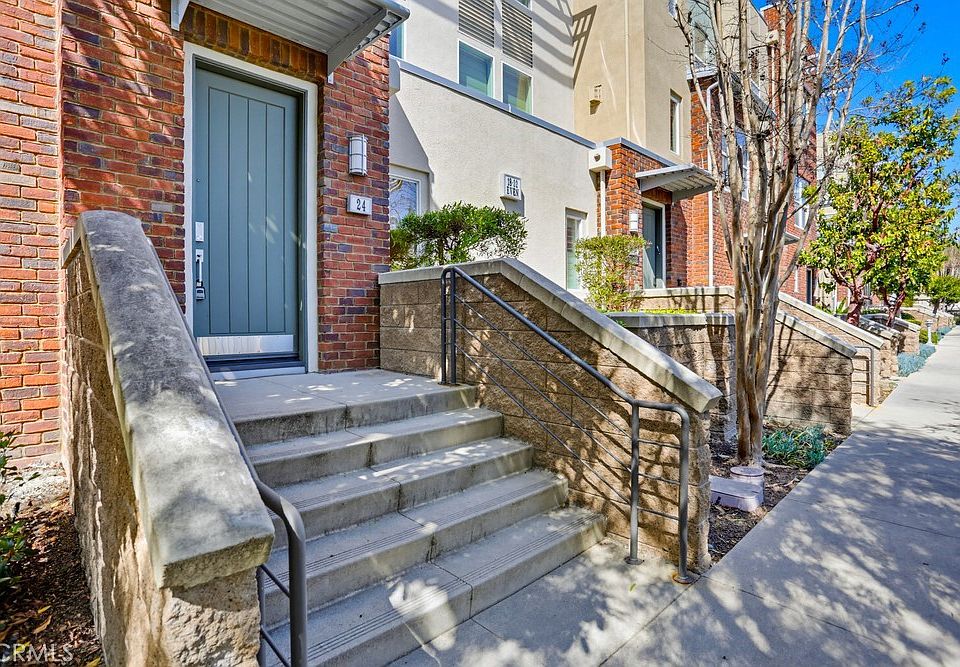 1st image of 24 Midtown Dr