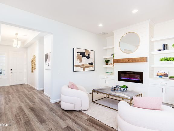 4th image of 404 E HARMONY Way