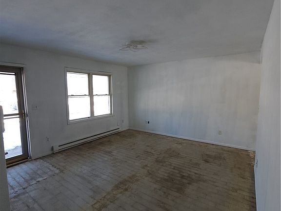4th image of 409 Chestnut Dr