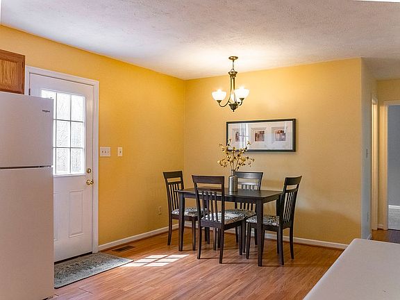 Dining nook to back deck