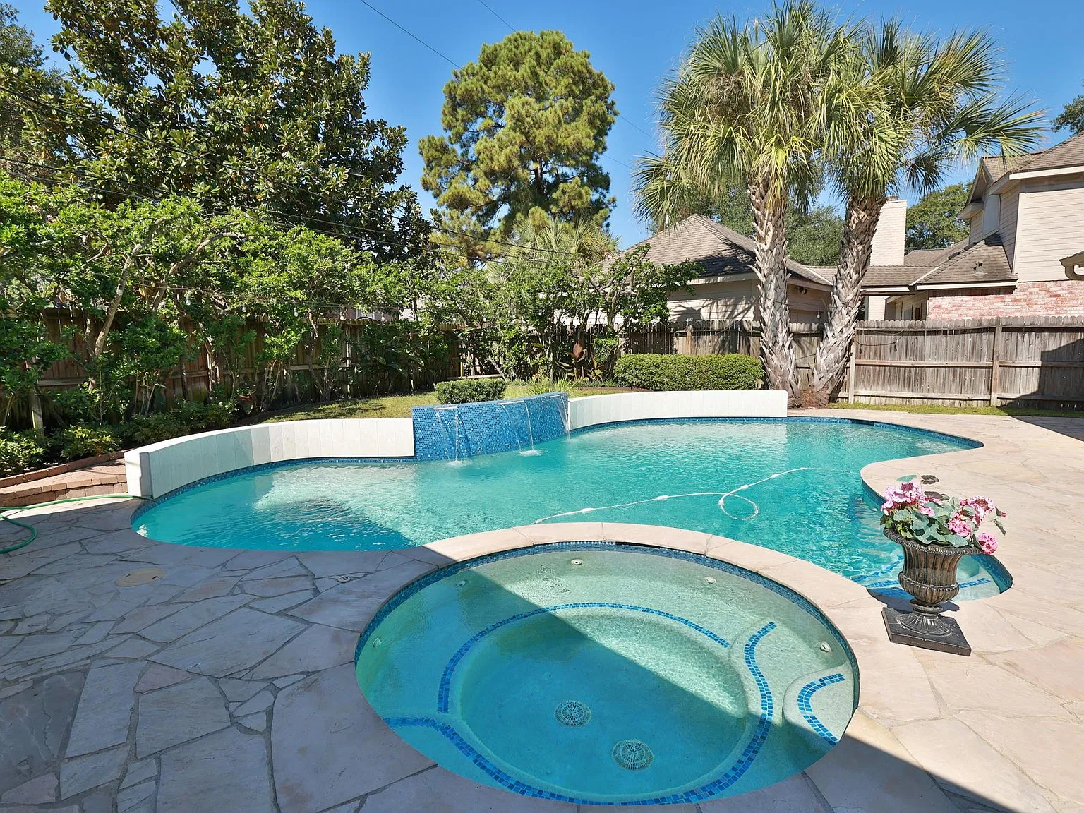 5 bed, 3.5 bath, 3571 sqft, $3,600 — Photo 3