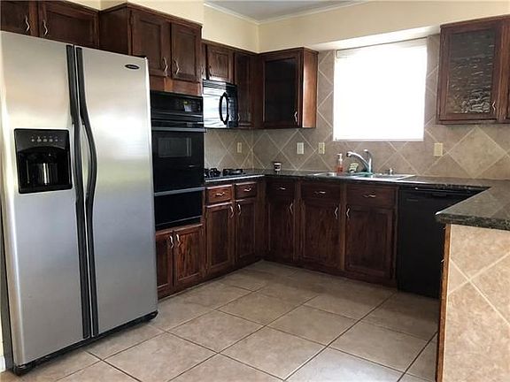 4th image of 916 Giuffrias Ave