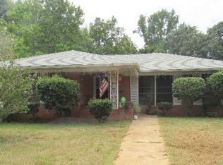 710 E Neches St, Palestine, TX 75801