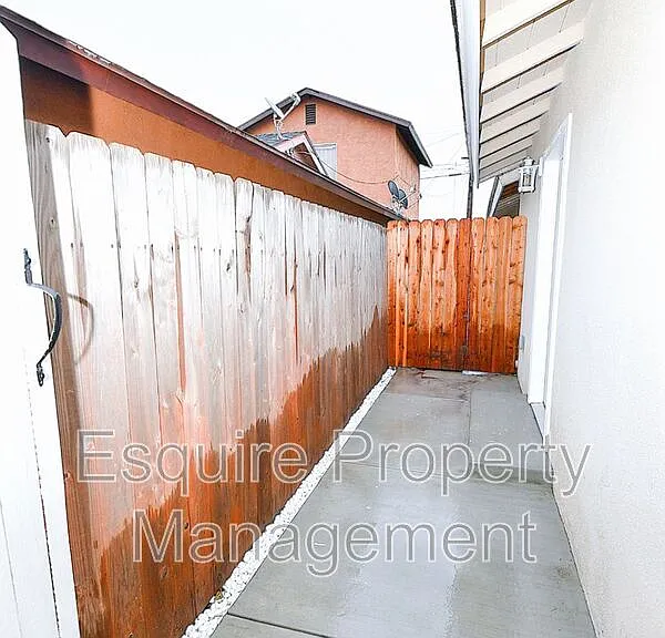 1756 N 6th Pl #A — Photo 11