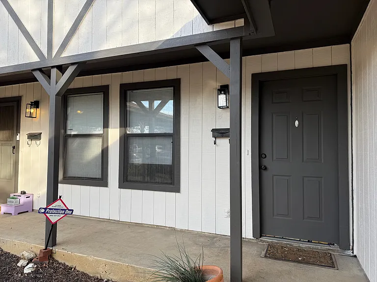 2815 Frazier Ave — Photo 2