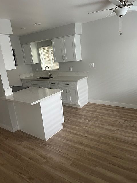 Kitchen with bar top