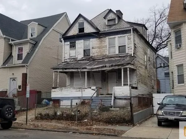111 No 17 St, East Orange, NJ 07018