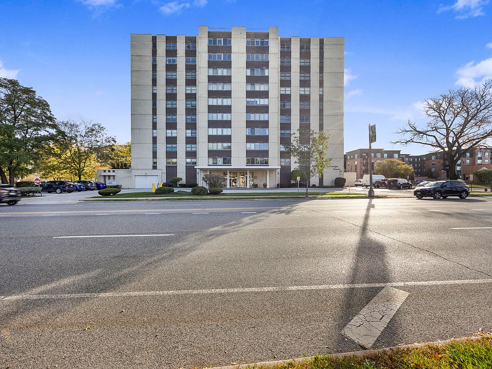 1st image of 141 N La Grange Rd APT 901