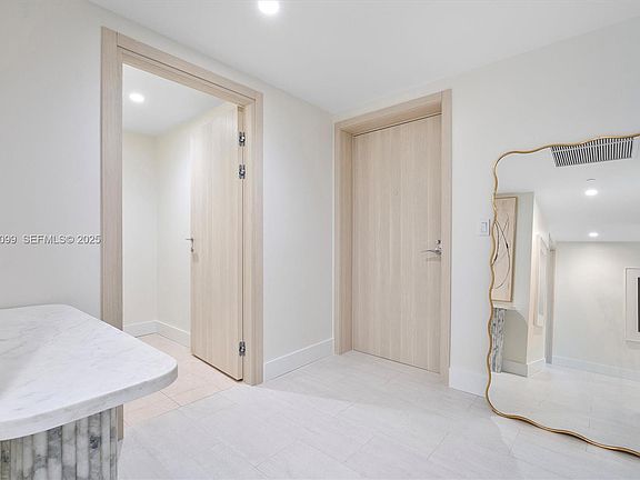 4th image of 1000 Brickell Plz Unit 2107