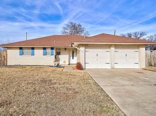 2811 NW Hilltop Dr, Lawton, OK 73507