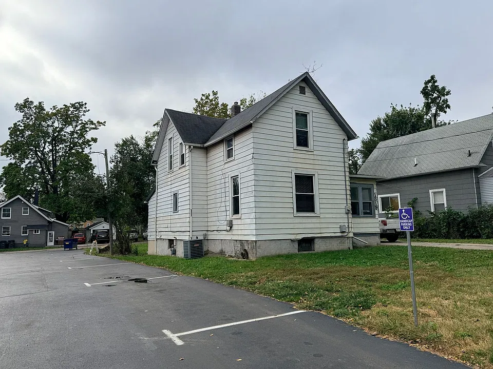 1319 E University Ave