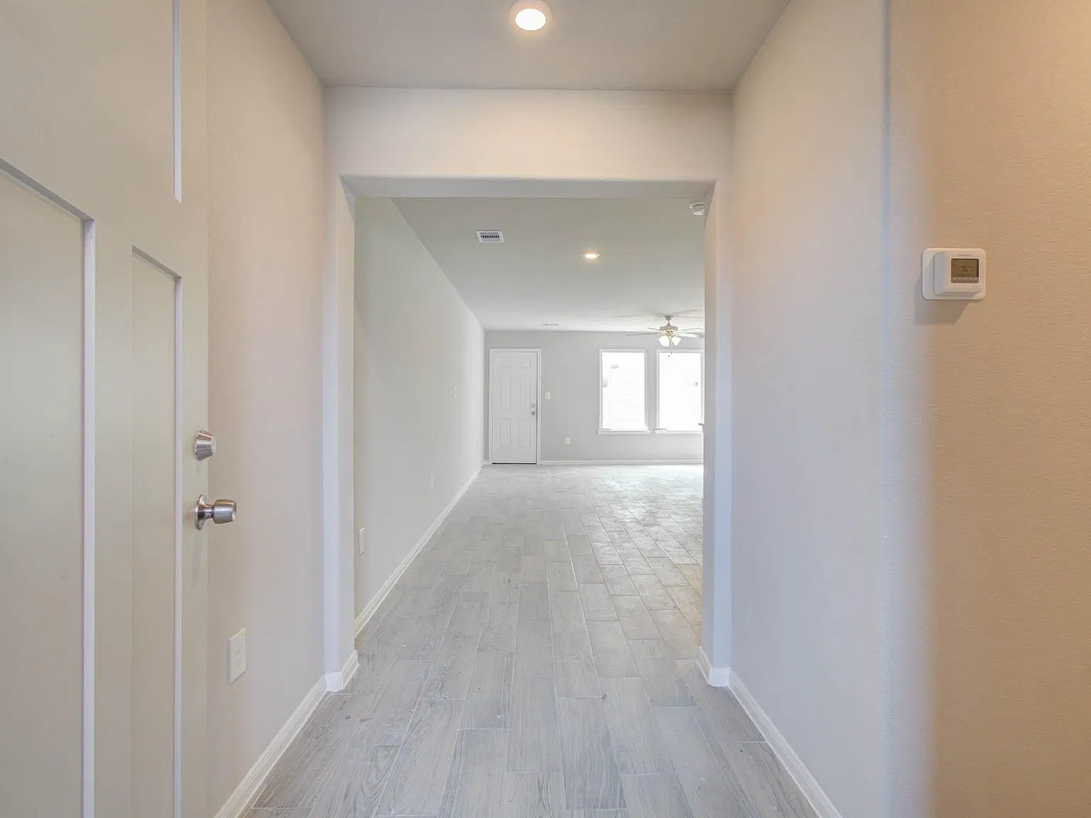 3 bed, 2.5 bath, 1365 sqft, $1,900 — Photo 3