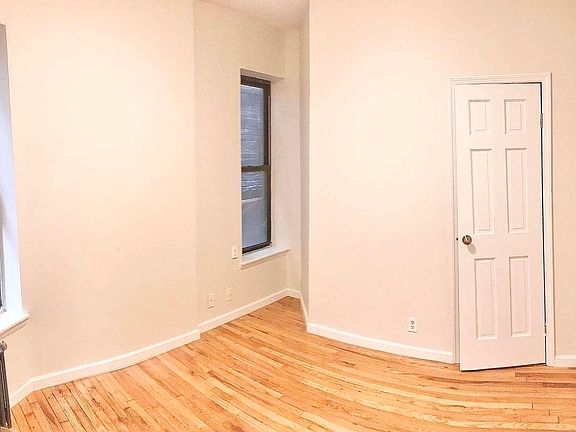 4th image of 331 W 35th St #4R1