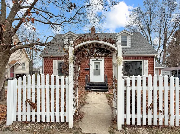 805 S Harlem Ave, Freeport, IL 61032
