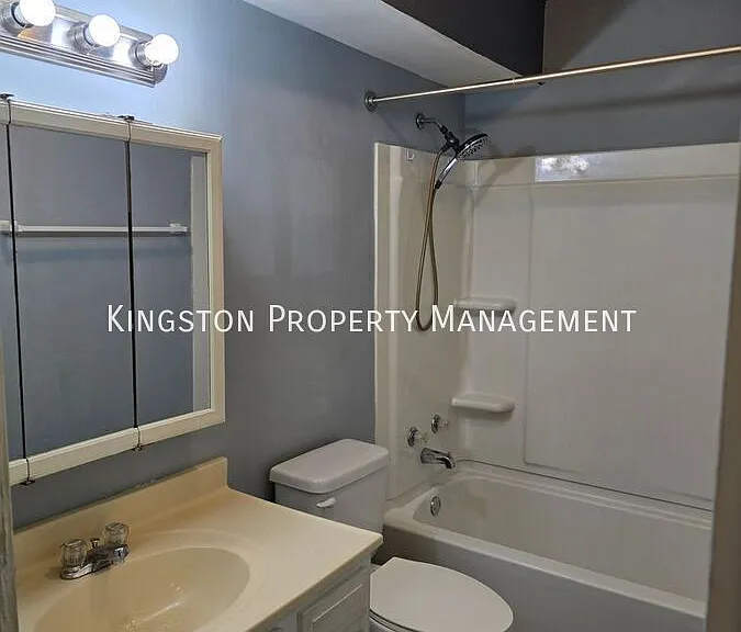 100 Summit Dr #10 — Photo 3