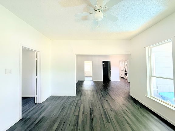 3rd image of 1324 W Morton St