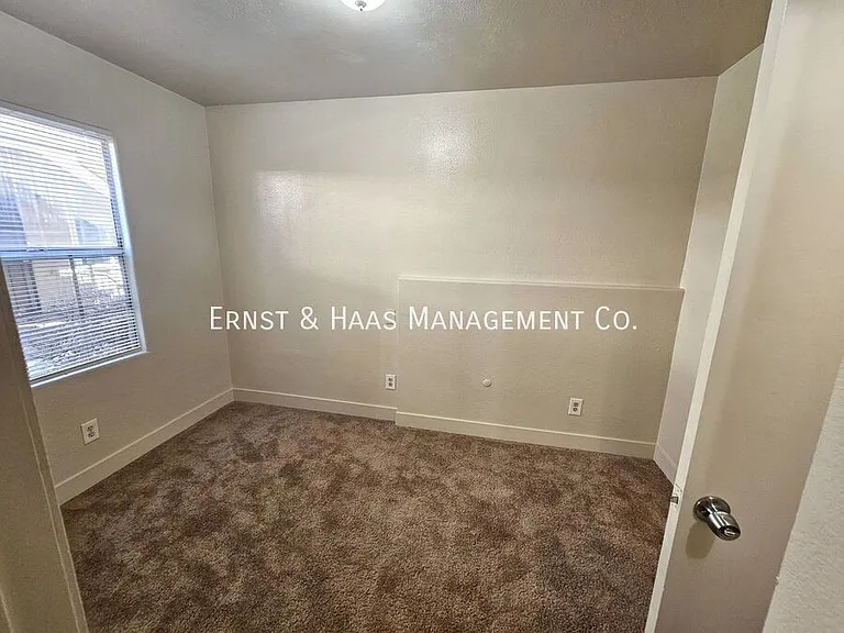2035 Pine Ave #4 — Photo 6