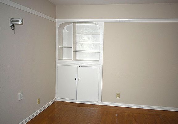 4th image of 138 Farragut Ave