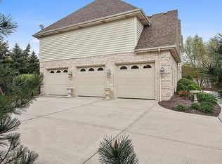 1237 Notre Dame Dr, Lemont, IL 60439