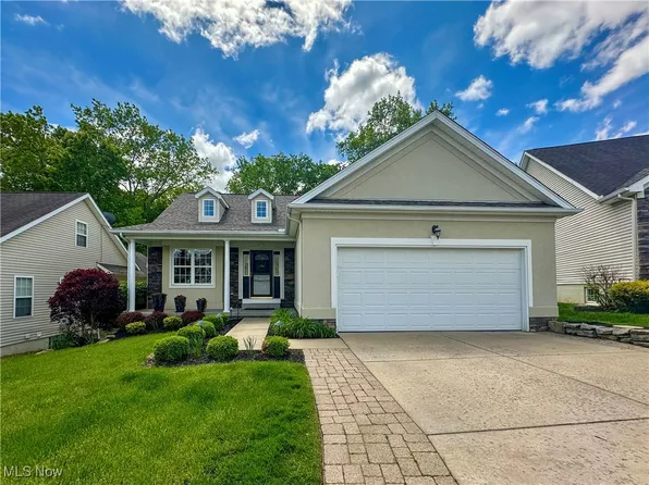 6836 Twin Oaks Ct, Canfield, OH 44406