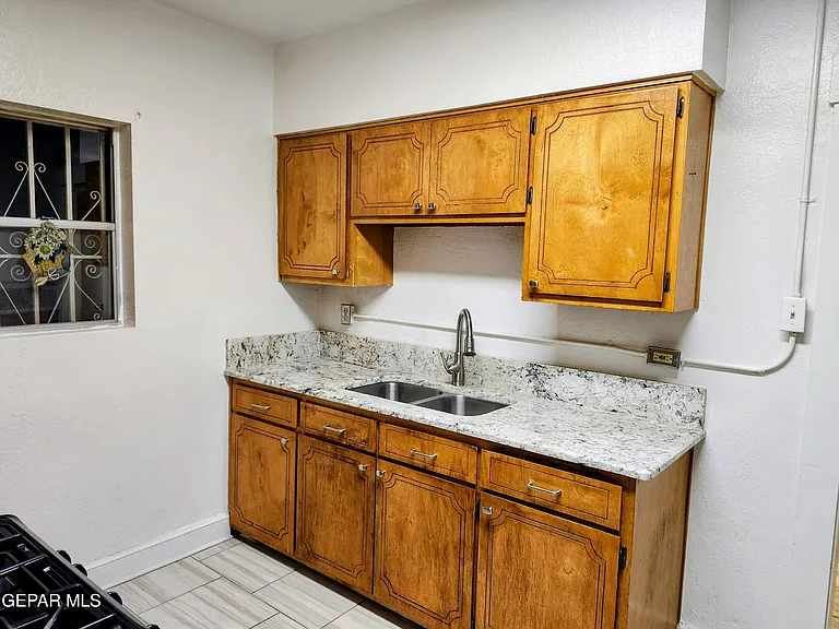 618 N Estrella St — Photo 15