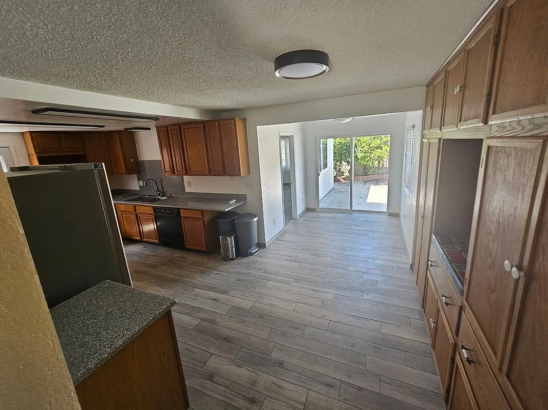 4 bed, 3.0 bath, 1566 sqft, $4,900 — Photo 4