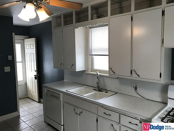 4th image of 6212 Parker St S