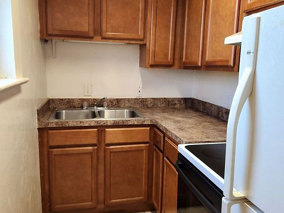 2nd image of 929 N Grandview Ave APT 1