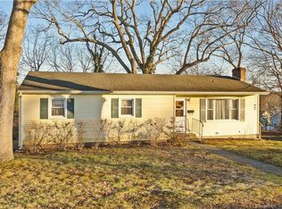 14 Commodore St, Norwich, CT 06360