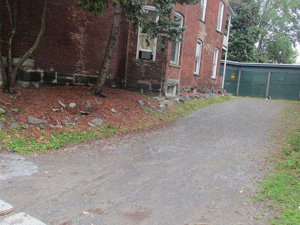 2nd image of 2 1/2 Grove Pl
