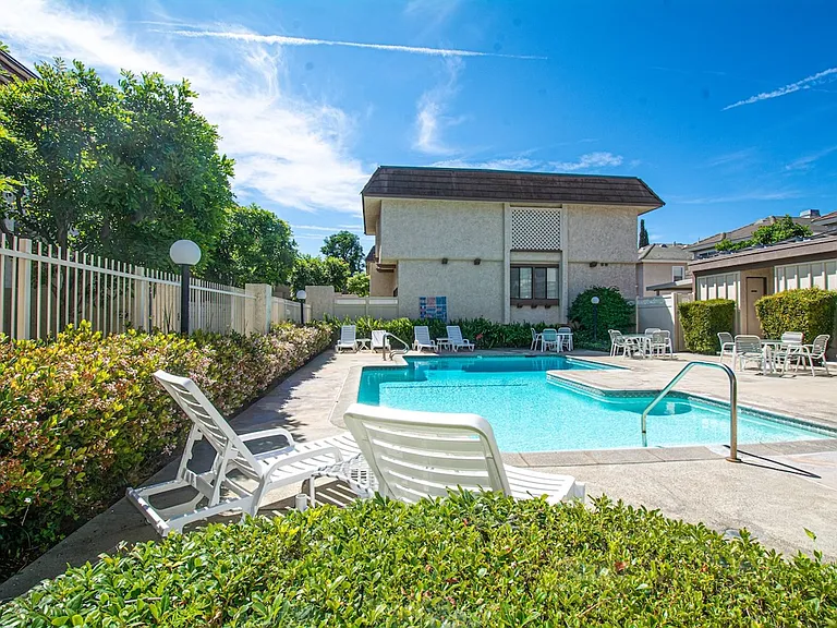 848 W Huntington Dr #28 — Photo 45