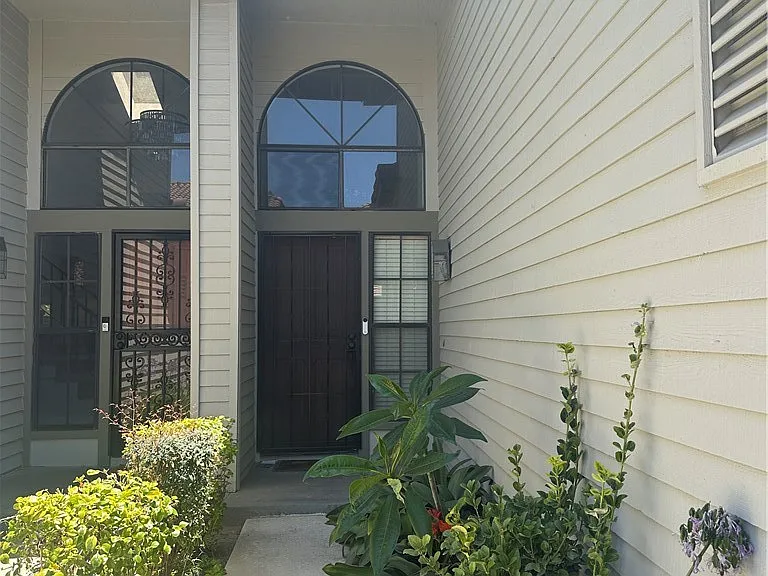 16812 Picadilly Ln — Photo 1